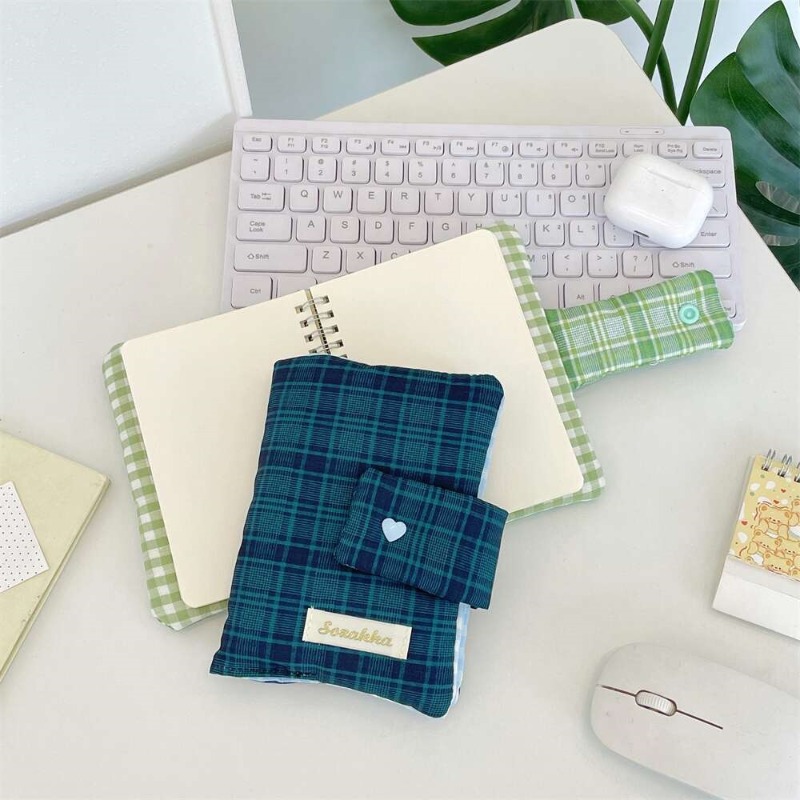Green White Gingham Hand-journ - Laptop Sleeve recension och pris